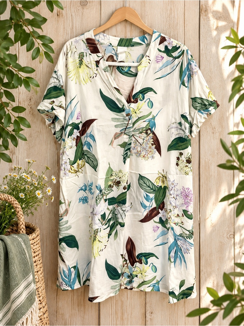 H&M Botanical Floral VNeck Shift Dress in Cream & Green Sz 14 Coastal Resortwear